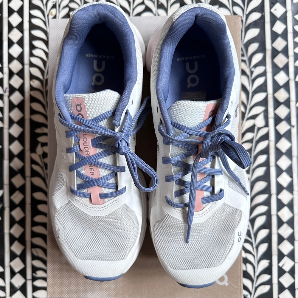On Cloud Runner size 8 - color Undyed Whote / Flame - newest model